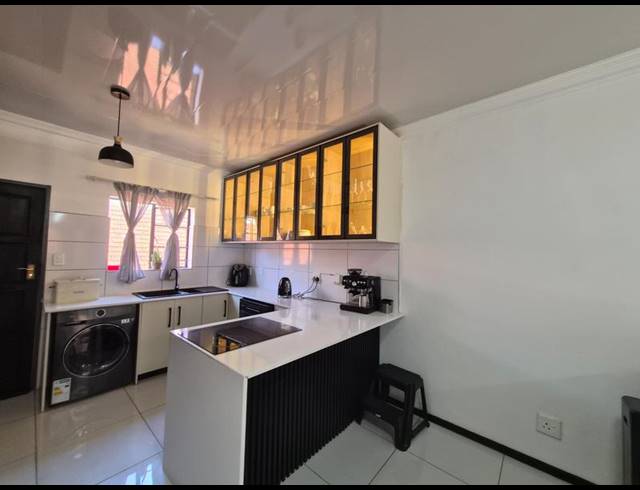 3 BEDROOM SIMPLEX FOR SALE IN MOOIKLOOF RIDGE ESTATE